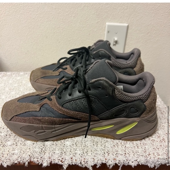 Authentic Adidas Yeezy boost 700 mauve - Picture 10 of 11